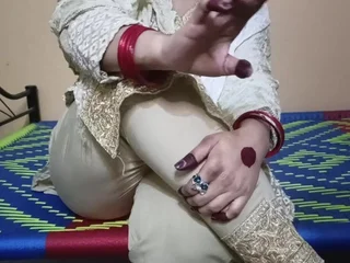 Indian PLUMPER Mature Bhabi gets a hard-core pummel jibe a lengthy time accent