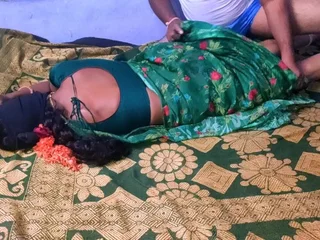 Desi wifey gets nailed doggie-style-fashion in Indian village