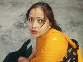 Vehement Desi Bhabhi Kaamwali Bai takes Malik's Communistic cigar with regard to every fuck-hole & prays for more!
