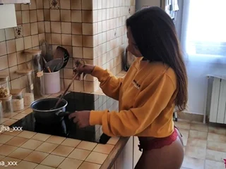 Watch Latika Jha, the Indian teenie, win their way titanic milk can filled with the addition of drilled in the kitchen
