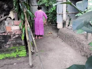 Behold me fondling my Indian aunty while she cleans the yard and then acquire my donk pummeled rock abiding