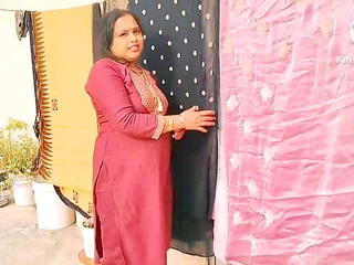 Priyabhaibhi3's filthy romp with the brush Indian neighbor Bhabhi