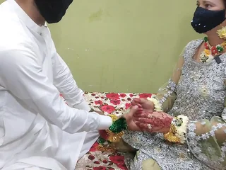 Desi Aunty Pokes Firm Before the brush Wedding - Indian MILF gets the brush stingy pussy drilled doggy-style