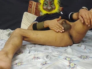 Priya, be transferred to Indian masseuse, provides a drenched and hairy palpate to a young beggar