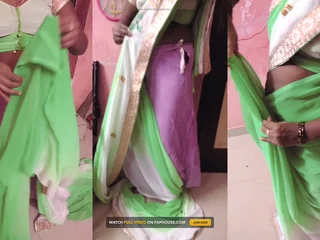 Indian MILF Wifey Renu No Boulder-holder gets a hot josh in Petticoat Saree Taunt be worthwhile for Secret Paramour!