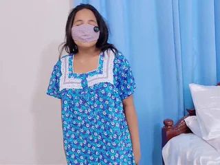 Desi man catches naughty Kolkata aunty & bangs the brush hard on touching homemade video