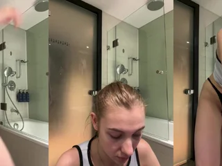 Jucielussie's tight pussy gets pounded hard in the motel bathroom apart from a hard beaver